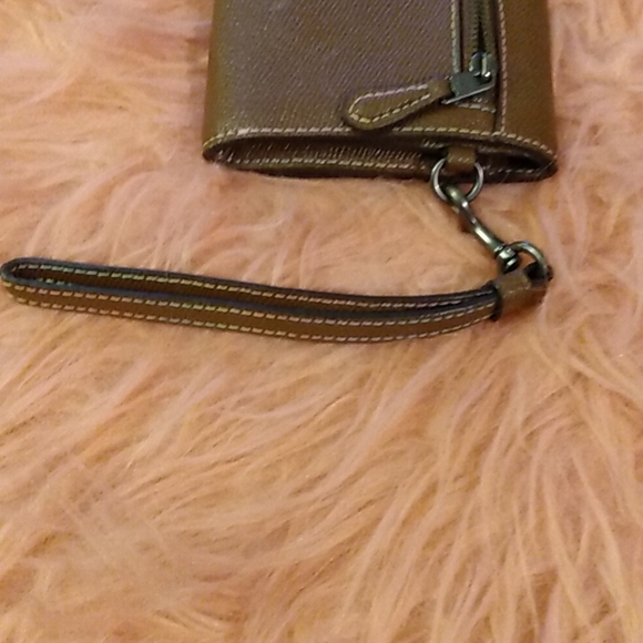 Coach - Picture 3 of 6